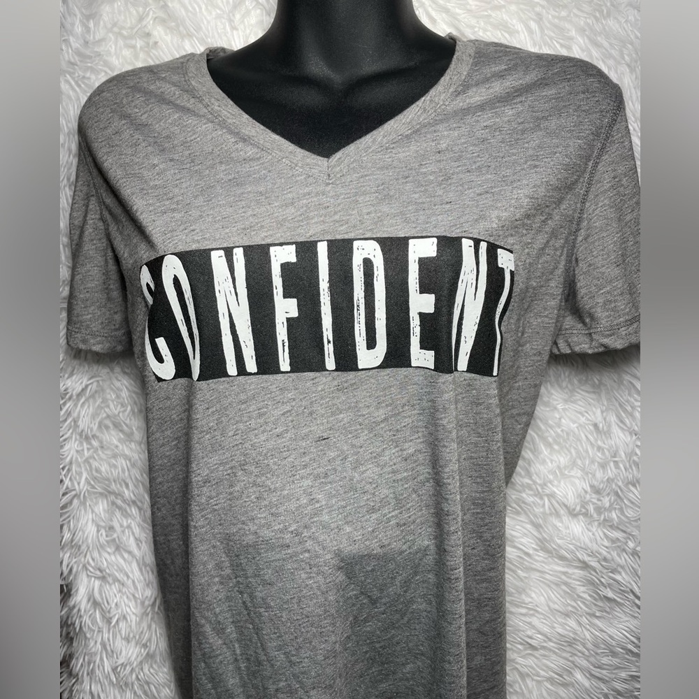 Semi Fitted V Neck T Shirt | CONFIDENT | Large